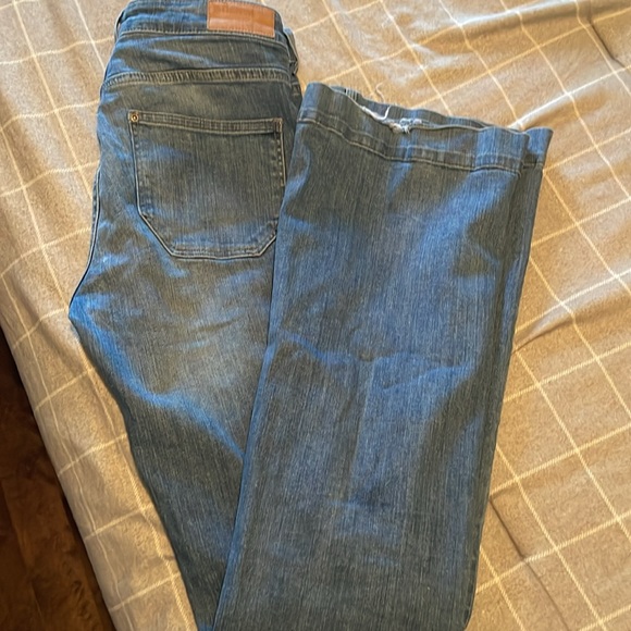 H&M flared jeans. Regular waist height. - Picture 5 of 5